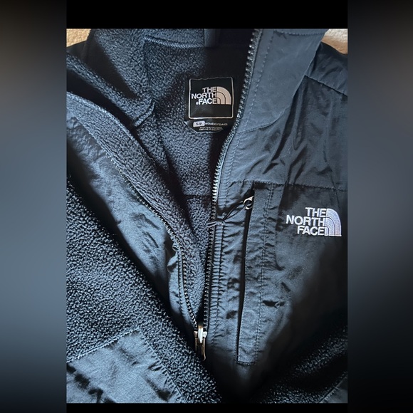 Black size Small ( women’s size as see in photo) north face jacket - Picture 4 of 4
